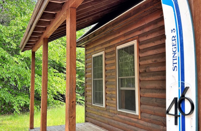 Cabin between Two Lakes -Private Beach on Moose Pond Minutes to Pleasant Mt Ski