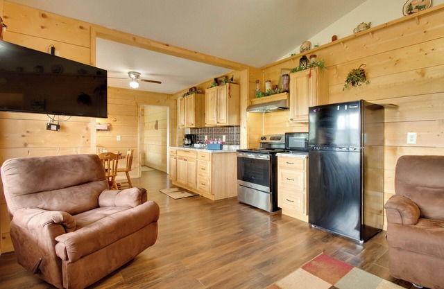 Cabin Getaway in Mountain View w/Porch + Grill