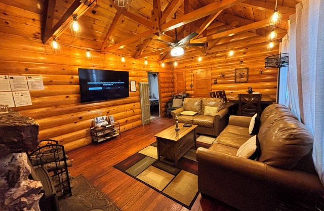 Cabin in Big Bear Lake - King of Kingsn! Jacuzzi - Pet - Friendly !
