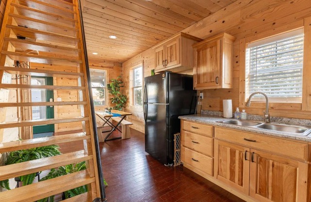 Cabin in the Sky with an outdoor kitchen