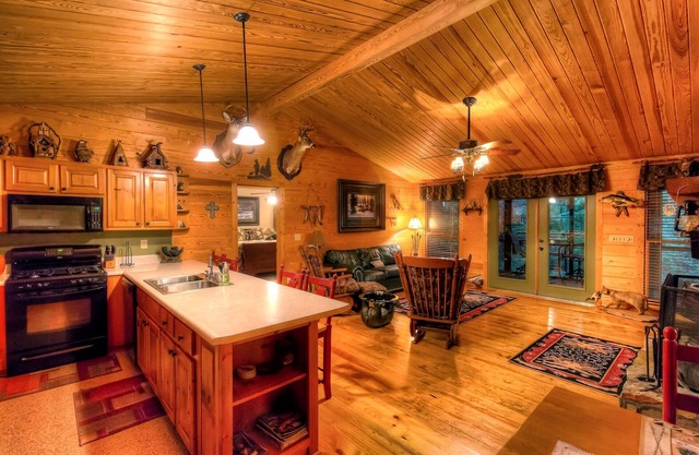 Cabin on Soque River.Great Rates! Absolutely Beautiful!