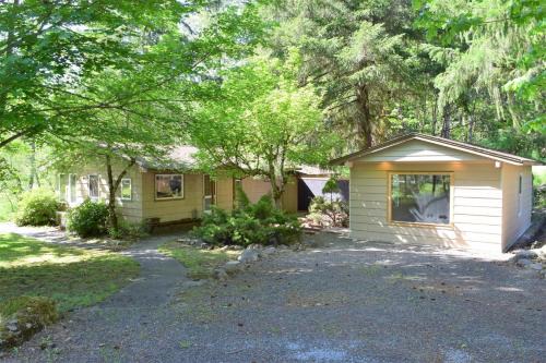 Cabin on the Creek