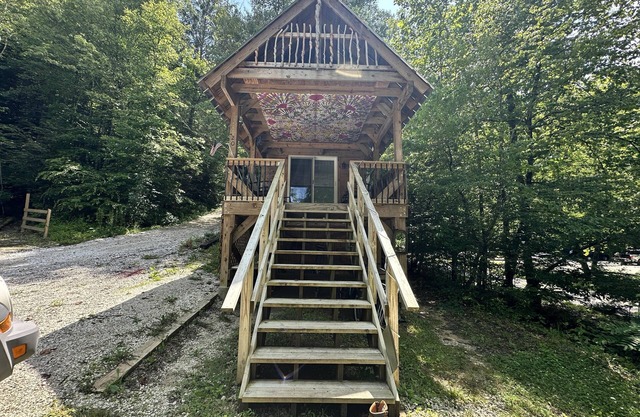 Cabin on the "Gorge" loop