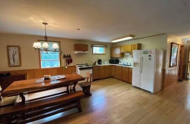 Cabin on the Knoll - Lake Abanakee