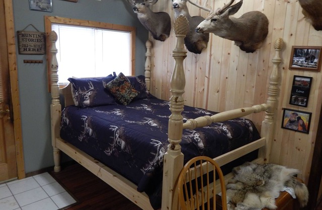 Cabin rental, Crawford's best lodging choice and value. Fully stocked, kitchen