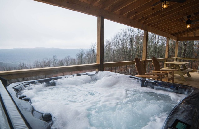 Cabin retreat in the Ozark mountains-4 miles from downtown Jasper Dog Friendly!