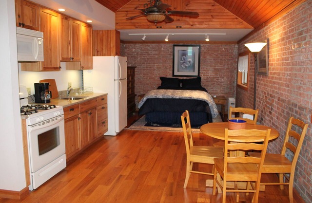 Cabin Studio Near Belleayre in Pine Hill