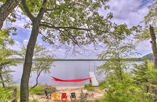 Cabin w/ Kayaks Situated on the Wisconsin River!