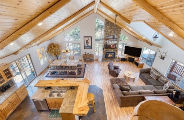 Cabin with Air Conditioning, Pool Table, BBQ