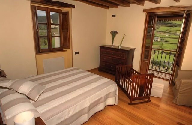 Cabozo Room with Mountain Views and Private Balcony