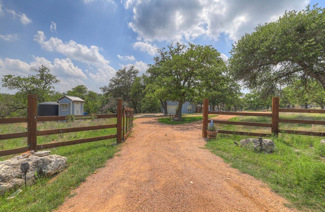 Cactus Flower Peaceful Hill Country Escape!