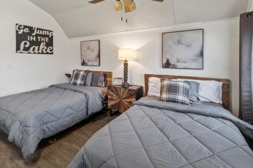 Caddo Lake Cabin, Stargazer, With Kayaks