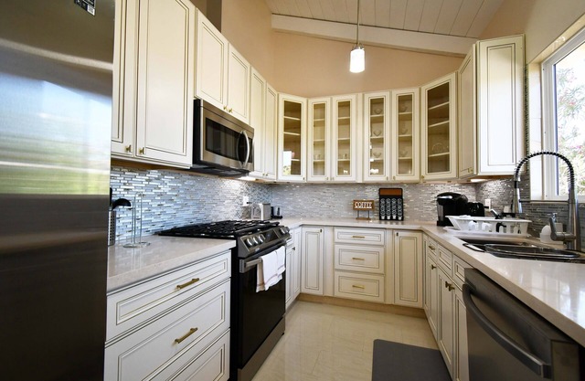 Calabasas Modern design Stunning inside & out with a mountain view Relax & Quiet