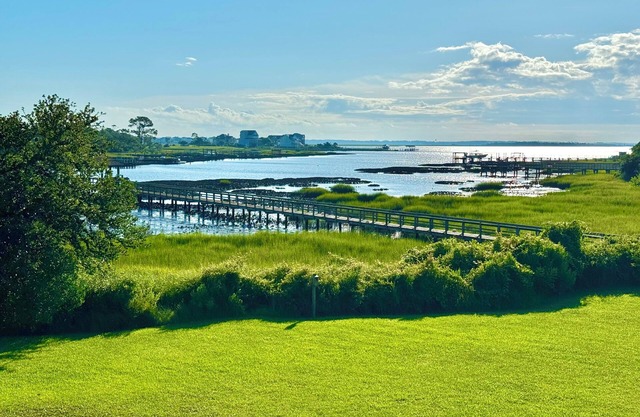Calico Escape Water View Studio in Morehead City