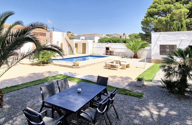 CALIFORNIA Villa gran jardin, piscina privada