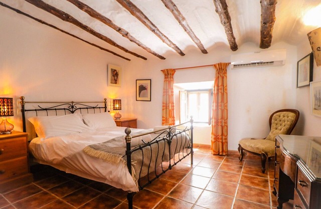 Calle Horno - Tres habitaciones para seis personas.