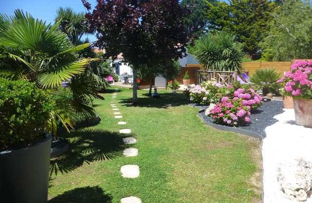 Calm 300m from the beach Boisvinet in St Gilles Croix de Vie