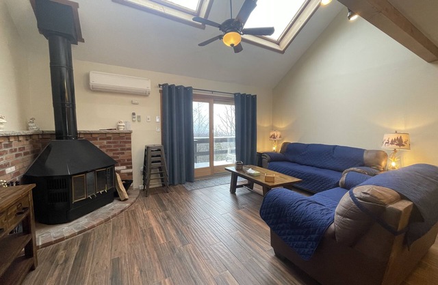 Calming mountain-view home with pool access, game room, grill, & balcony