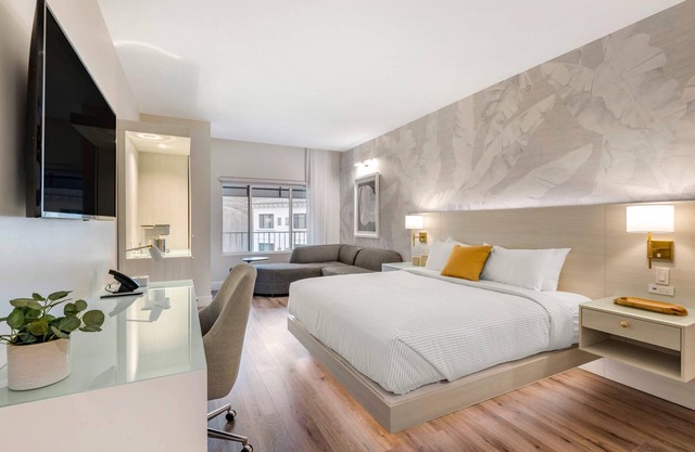 Cambria Hotel & Suites Plymouth