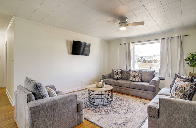 Cambridge Apt in Walkable Neighborhood