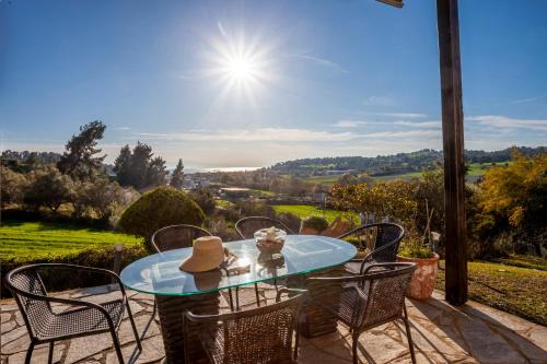 Camelia Elegant Cottage with orchard & view