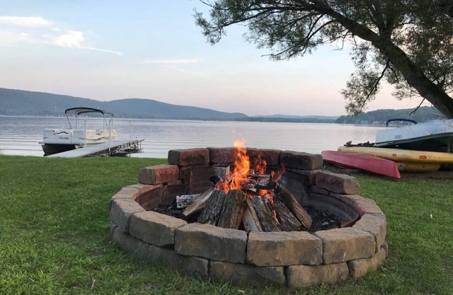 "Camp Moonshine" Cooperstown Lakefront Cottage