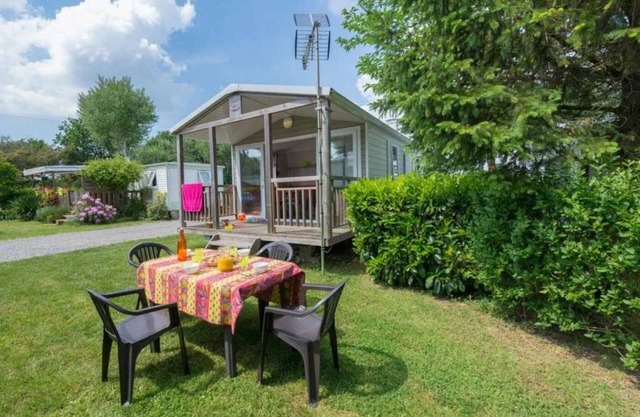 Camping 3 étoiles - Piscine - eecbai