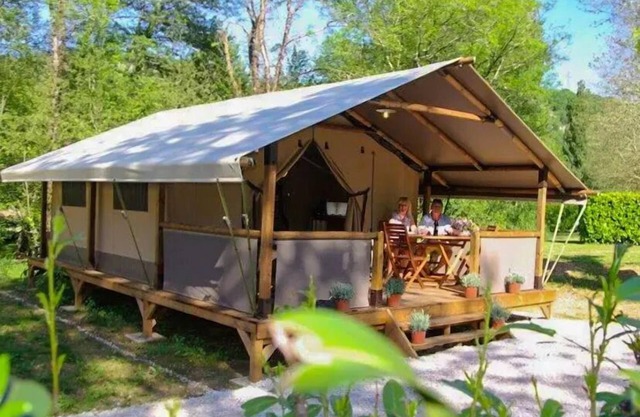 Campsite La Draille - Lodge Gourdon tent 3 rooms for 5 people (without sanitary facilities)