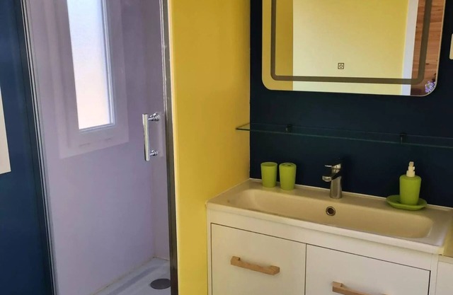 Campsite LA GARENNE * - 11 The cosy cabanon " YOU AND ME "2 pers. one bedroom TV and covered terrace 2 people