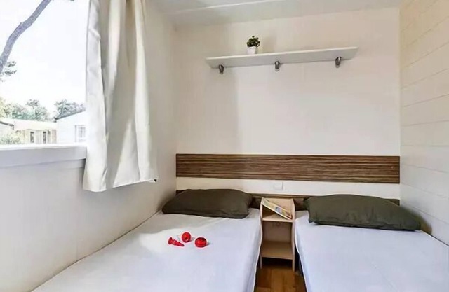Campsite La Pinède* - Comfort XL 3 Room Mobile Home 4 People