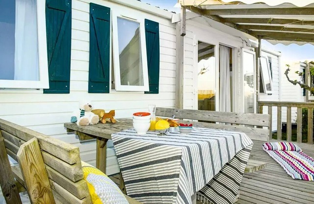 Campsite Les Fontaines* - Mobile home Classic XL 3 rooms 4 people air-conditioned