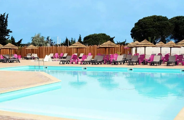 Campsite Les Flamants Roses* - Mobile home Grand Confort TV Clim 3 rooms 4 people