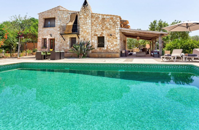 Can Rosillo Mallorcan finca with fantastic pool in Llucmajor