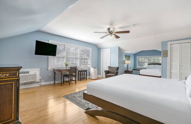 Canal Express Rooms