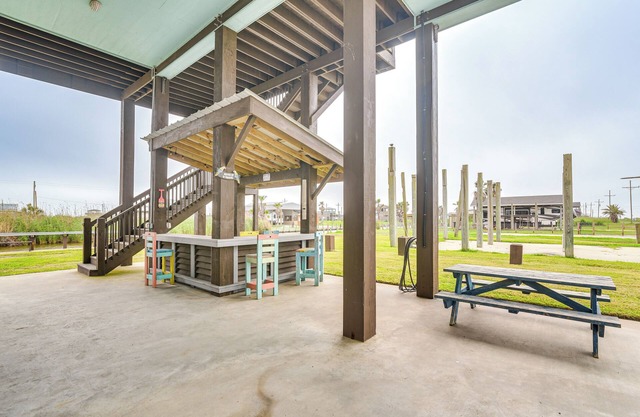 Canal-Front Coastal Getaway in Gilchrist w/Deck