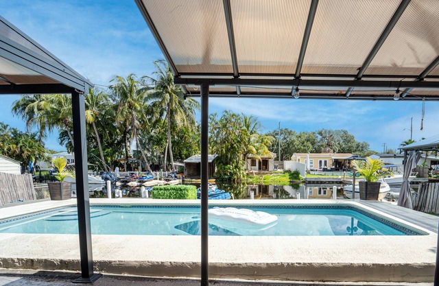 Canal Front Home In Hollywood w Private Pool
