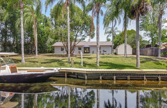 Canal Front Home on the Harris Chain of Lakes!