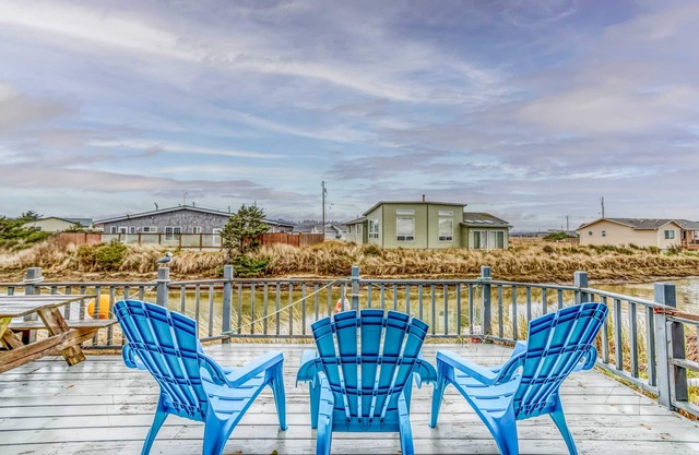 Canal Front-Sweet Nautical Décor Near Beach-Bayshore Amenities!