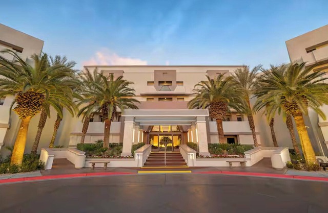 Cancun Resort Las Vegas 2br suite Saturday check-in