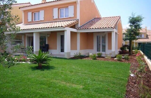 Cannes luxury villa 4 BR 4 bath WiFi AC Close to sea & centre Pool calm & secure