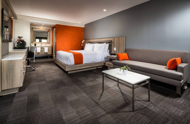 Canoga Hotel