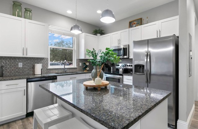 Canopy Cove Stunning 2BR Apt Heart of Downtown