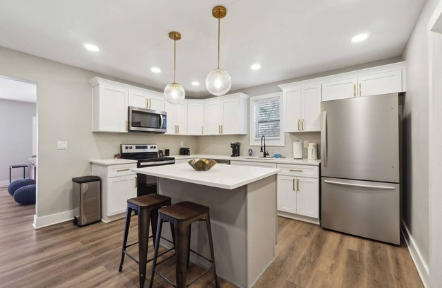 Canton Comfort - Stylish 3/2 Home w/Firepit
