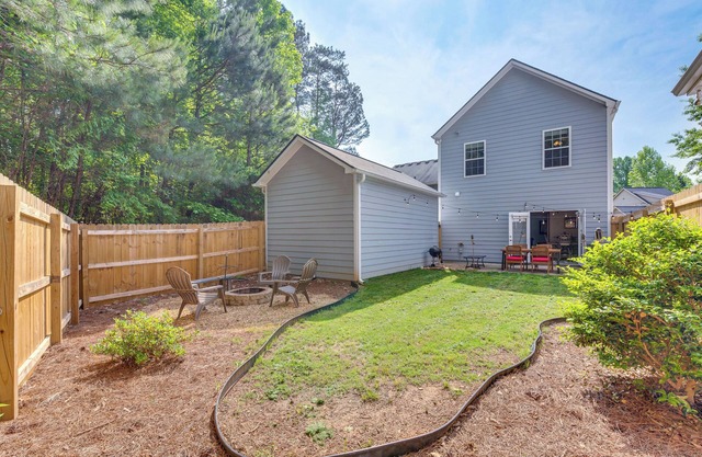 Canton Home w/Fenced Yard: 6 Mi to Lake Allatoona