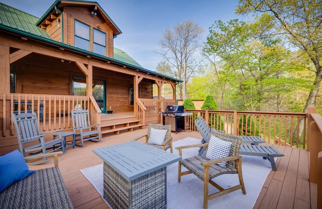 Canyon Dream Waterfront Log Home with Private Dock
