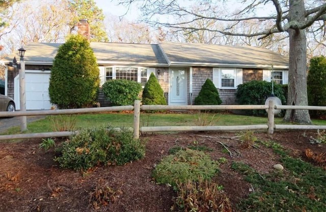 Cape Cod style ranch close to Harwich Center; drive to beach.