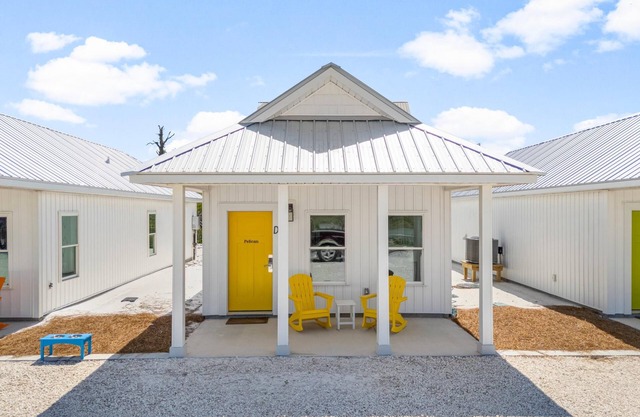 Cape Cottages - Pelican - Pet Friendly, Pool, Dedicated Beach and Bay Access