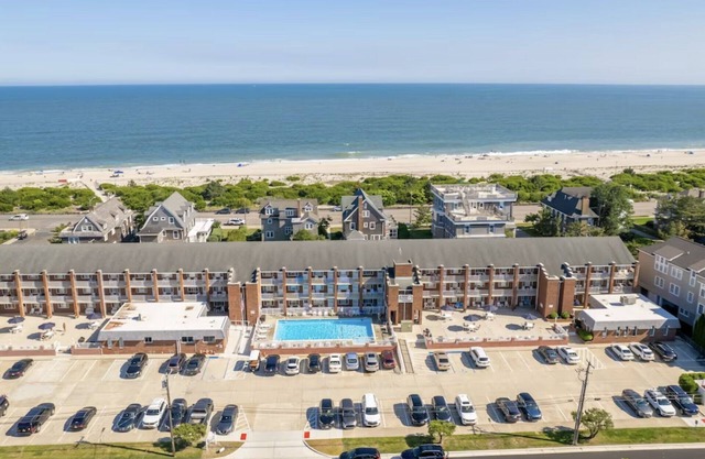 Cape Roc Condo with Ocean Views and Heated Pool 1/2 Block to the Beach