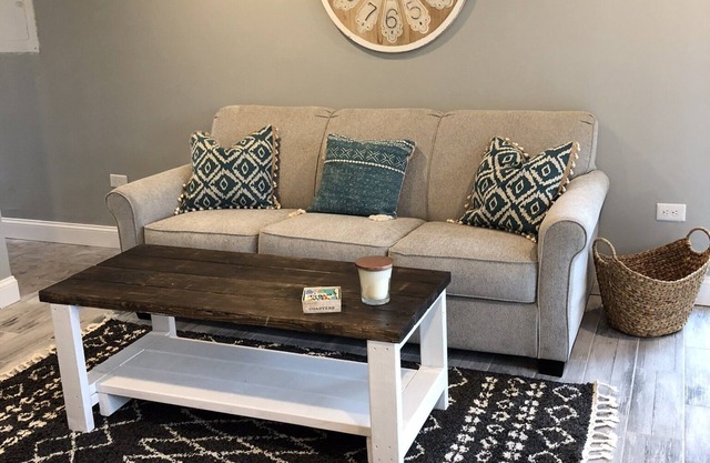 Capital City Condo #6 close to Interstate, Water Park, Restaurants and Shopping.
