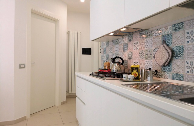 Caponapoli 8 - Three-room apartment